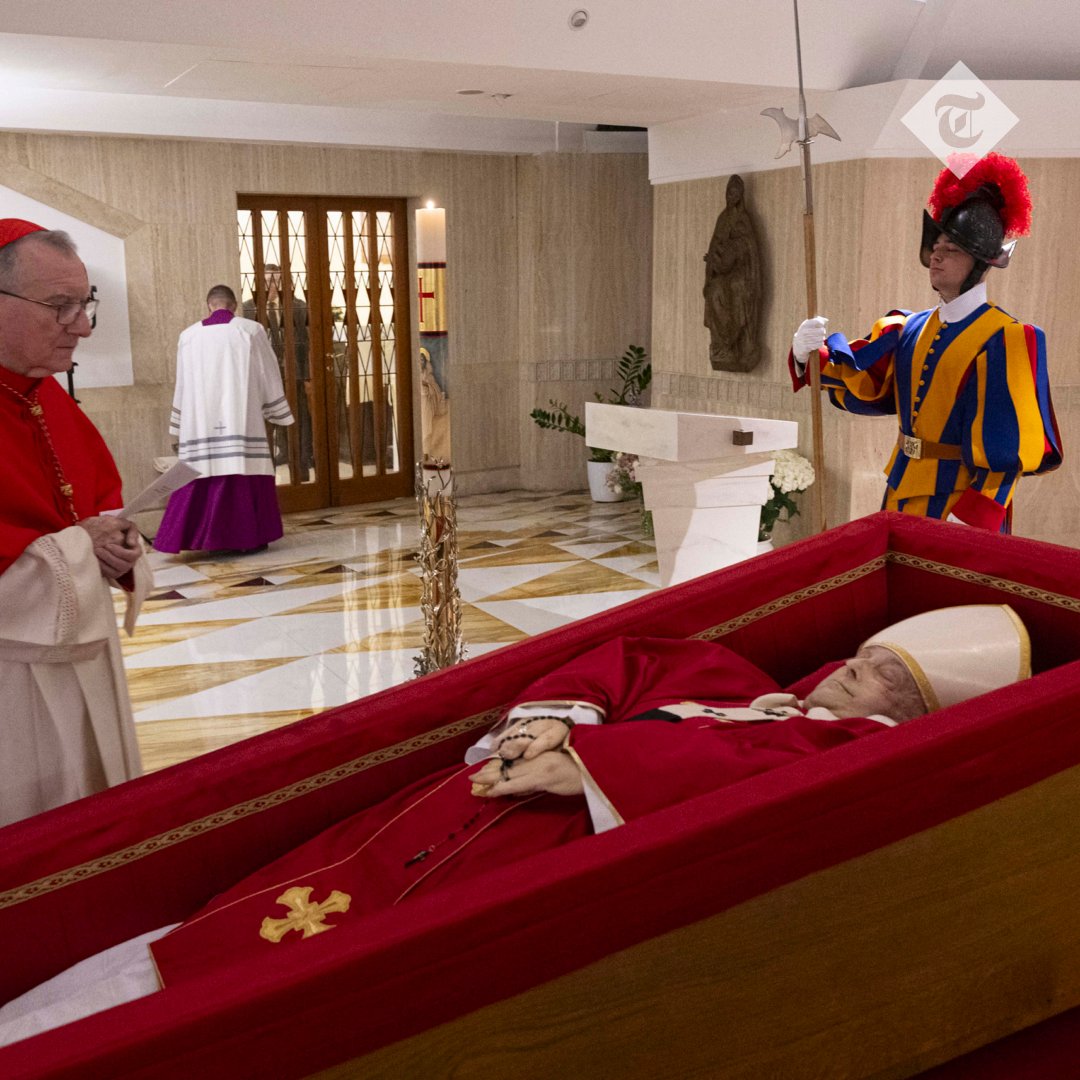 Telegraph's tweet image. 🔴 Vatican releases images of Pope Francis in open coffin
Follow the latest ⬇️
telegraph.co.uk/world-news/202…