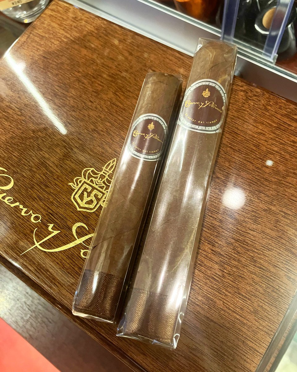 クエルボ・イ・ソブリノス 入荷しました！
ヘミングウェイやアインシュタインらを顧客とした、キューバ
の伝説的時計店のブランドを冠した葉巻。ラッパーはA. オリバタバコの最上の畑"La Meca" を使用。