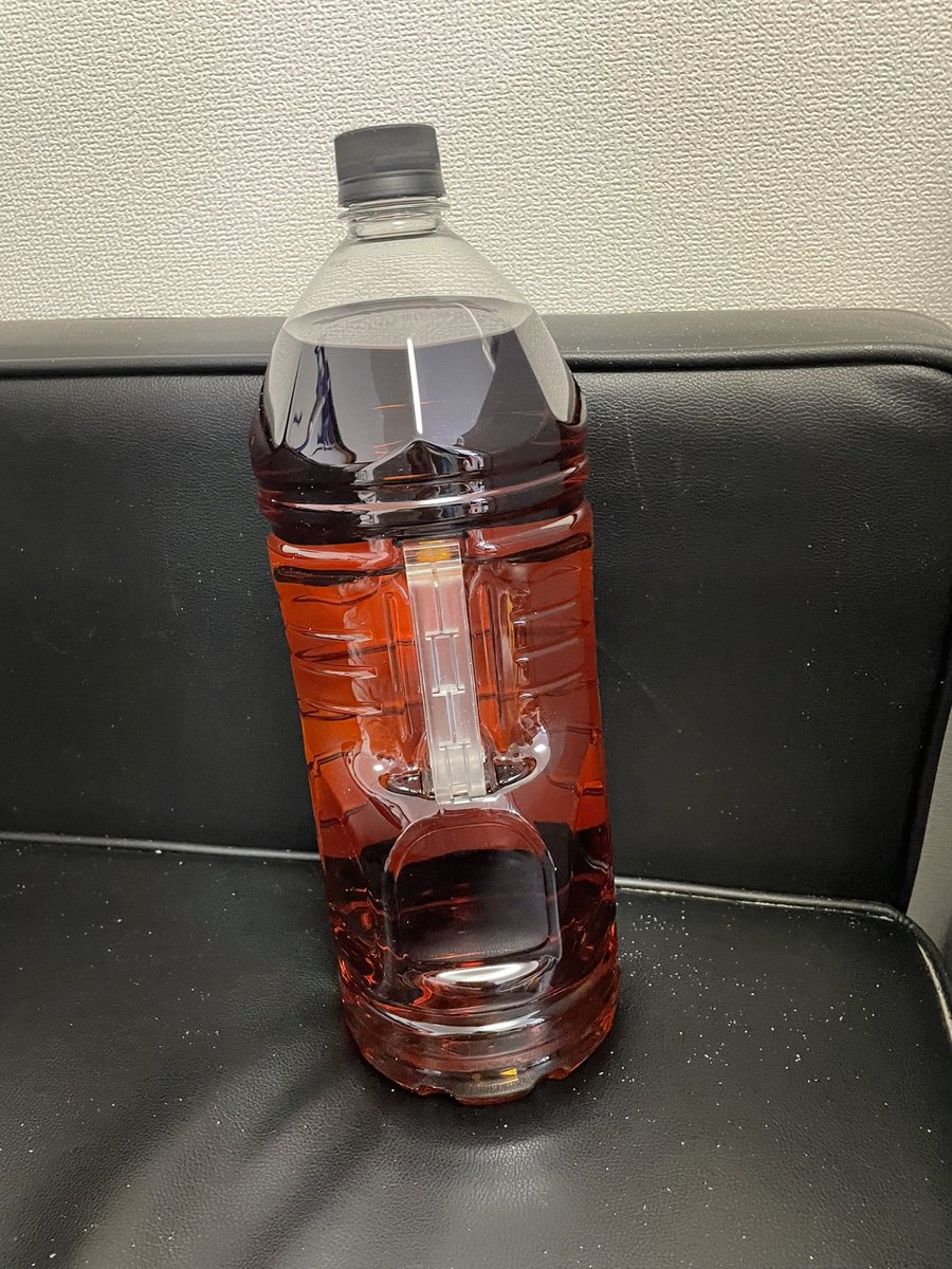 ohnoshikakatan's tweet photo. 4リットルのウイスキーと炭酸水が届く🫡今夜は家事ヤロウ見ながら酒飲めるな🤔 https://t.co/FQF8wnwYzS