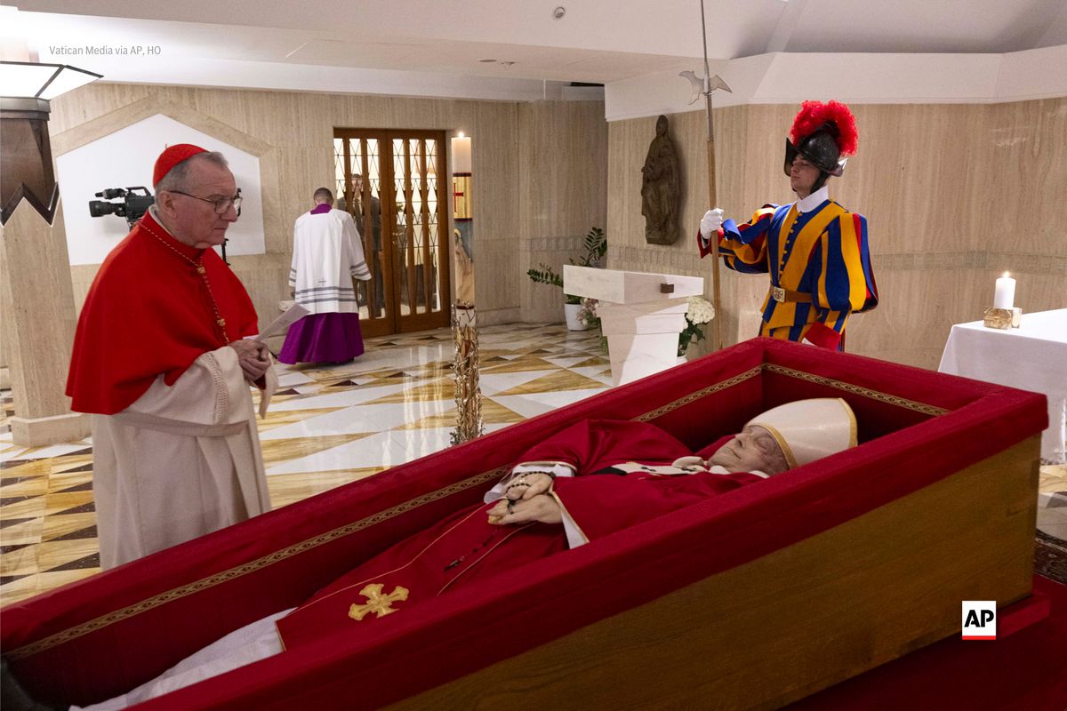 The Associated Press (@ap) on Twitter photo BREAKING: The Vatican releases first images of Pope Francis in a casket as cardinals arrive to discuss his funeral and plan the conclave to elect his successor.
Follow AP's live updates.
shorturl.at/YzZo4 BREAKING: The Vatican releases first images of Pope Francis in a casket as cardinals arrive to discuss his funeral and plan the conclave to elect his successor.
Follow AP's live updates.
shorturl.at/YzZo4