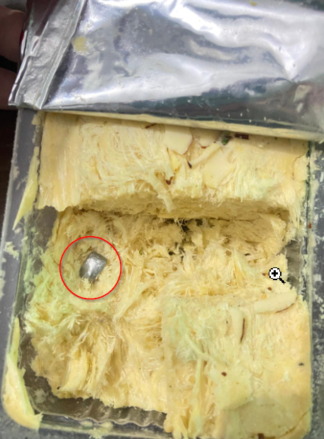 prkuma's tweet photo. Hey @Haldirams, I was expecting a sweet surprise in my soan papdi, but I found a metal piece in my soan papdi! 🛠️🍬 Is this the new secret ingredient? @fssaiindia, can we get some quality control here? Batch No. PAEA18AV
#MetallicSoanPapdi #QualityControlFail https://t.co/lmetJzHP4p