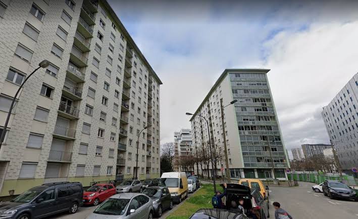 InvasionEuro's tweet photo. 🚨🇫🇷 #Lebourget Scène d’horreur chez l’envahisseur : une mère a brûlé sa fille de 15 ans au visage, bras et cuisses. 

🔥Urgence absolue, brûlures au 2e et 3e degré.

 Cause ? 
Des fausses copines ont filmé et envoyé à son insu une relation intime avec son copain bien français à sa mère. 
⚡J’ai ma petite idée sur la nationalité de la mère, et vous ? 

Suivez-nous 👉 @InvasionEuro