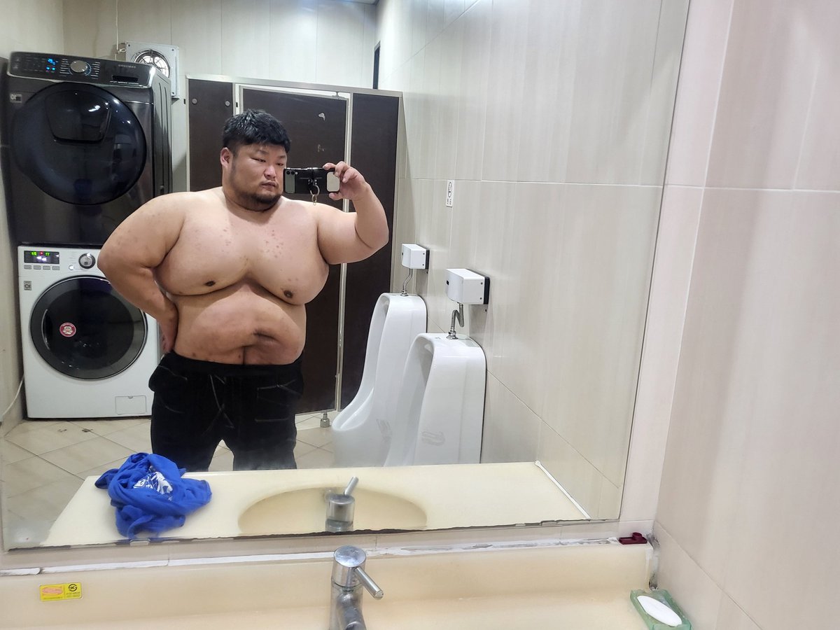 하루가 다르게 커지네
왜그러지?? ㄷㄷ
outgrow day by day