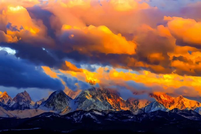 GanziChina's tweet image. Towering over the Western Sichuan Plateau, Gongga Mountain's grandeur never fails to awe. With so many stunning faces, which side of Gongga steals your heart? #GanziGuide #SpringTrip #Ganzi #Travel #Tourism #China #Sichuan #Gongga