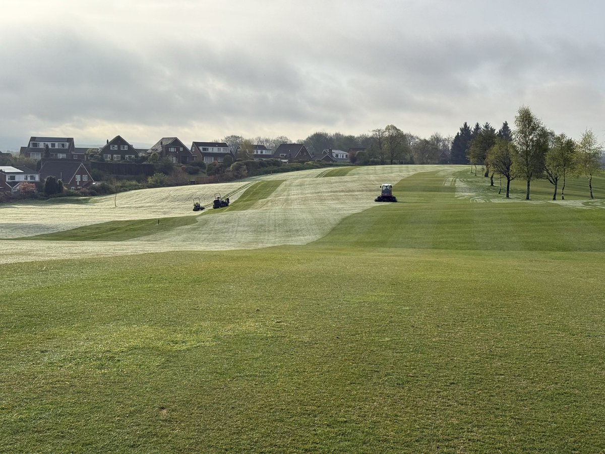 Good morning…⛳️☀️

Team are doing great job this morning getting things cut greens, fairways &amp; tees! 🙌

Tee times available all week 👇

eu.golfmanager.com/marlandlinkgolf