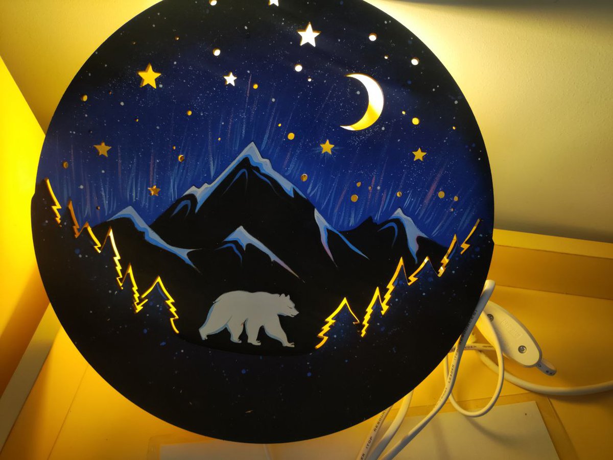 Расписывала вот такой светильник. 
Я рисую на всем, и на одежде, и на холсте, и на планшете, могу сделать лого, визитку, открытку любимому человеку , постоянно развиваюсь и пробую новые направления 
Пишите для заказа в лс
Также есть группа в вк
vk.com/club219184487