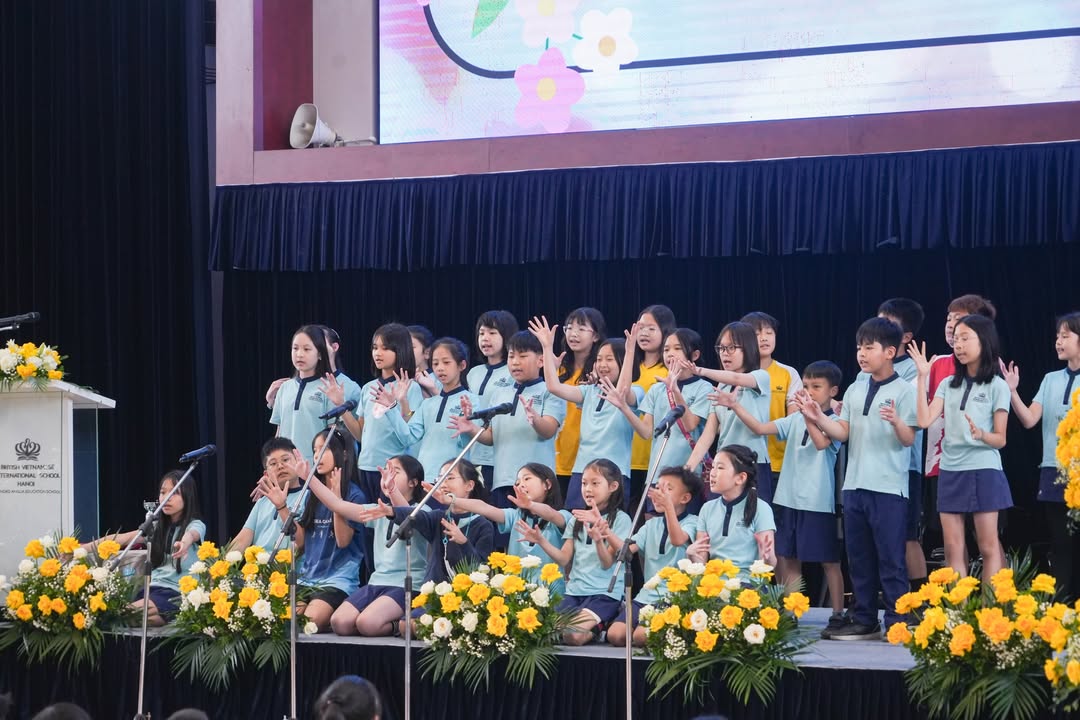BVISHanoi's tweet image. 🎉 End of Term 2 Assembly at BVIS Hanoi
Celebrating our students for all your achievements!
🎭 Big thanks to our amazing performers & families!
📞 School open during break: 0981 626 100
#BVISHighlights #BVISCoreValues #DalatHouse #BVISCommunity