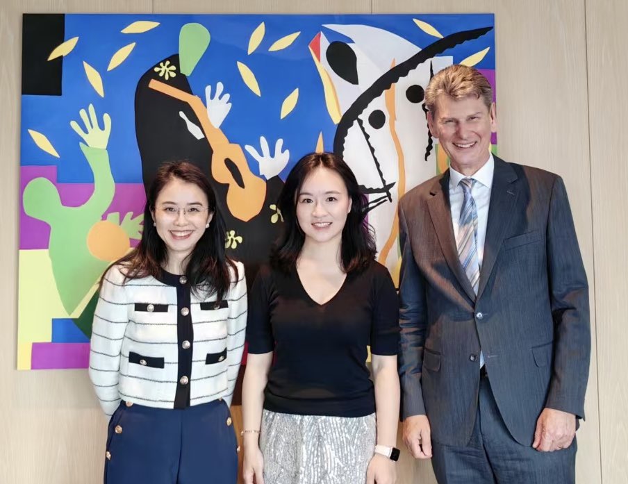 It was a honour and pleasure to exchange with Harvard alumni in Beijing with Charlotte Xin Zhao of Arctic Green Energy about #FreeTrade, the #GreenTransition, #GenderEquality and the bilateral relations between #Iceland 🇮🇸and China 🇨🇳