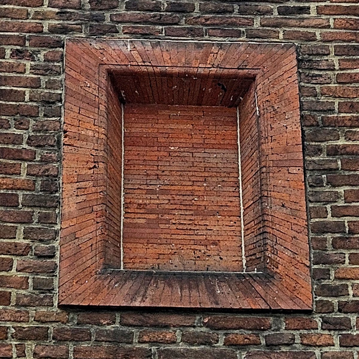 FInal Boss of brick window arches :D (Amsterdam)