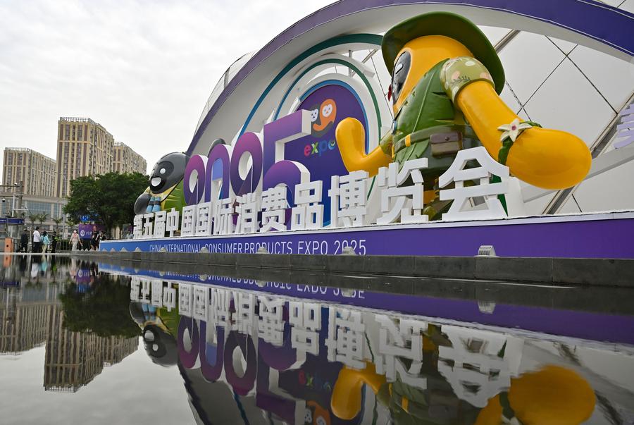 As China's first major international exhibition of the year, the fifth CICPE has attracted over 1,700 enterprises and 4,100 brands from more than 70 countries and regions. Consumer products expo sees China share market opportunities with world.
