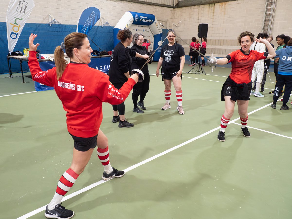 Rugbi 🏉, volei🏐, esgrima 🤺… inclusive surf adaptáu🦯🏄🏻‍♀️, ¡pero ensin foles!
Una montonera de deportes que les participantes de la II Xornada Muyer y Deporte tuvieron la oportunidá de probar, pa demostrar que’l deporte nun entiende de barreres 🚧❌ <a href="/culturaAST/">Conseyería de Cultura, P. Llingüística y Deporte</a>