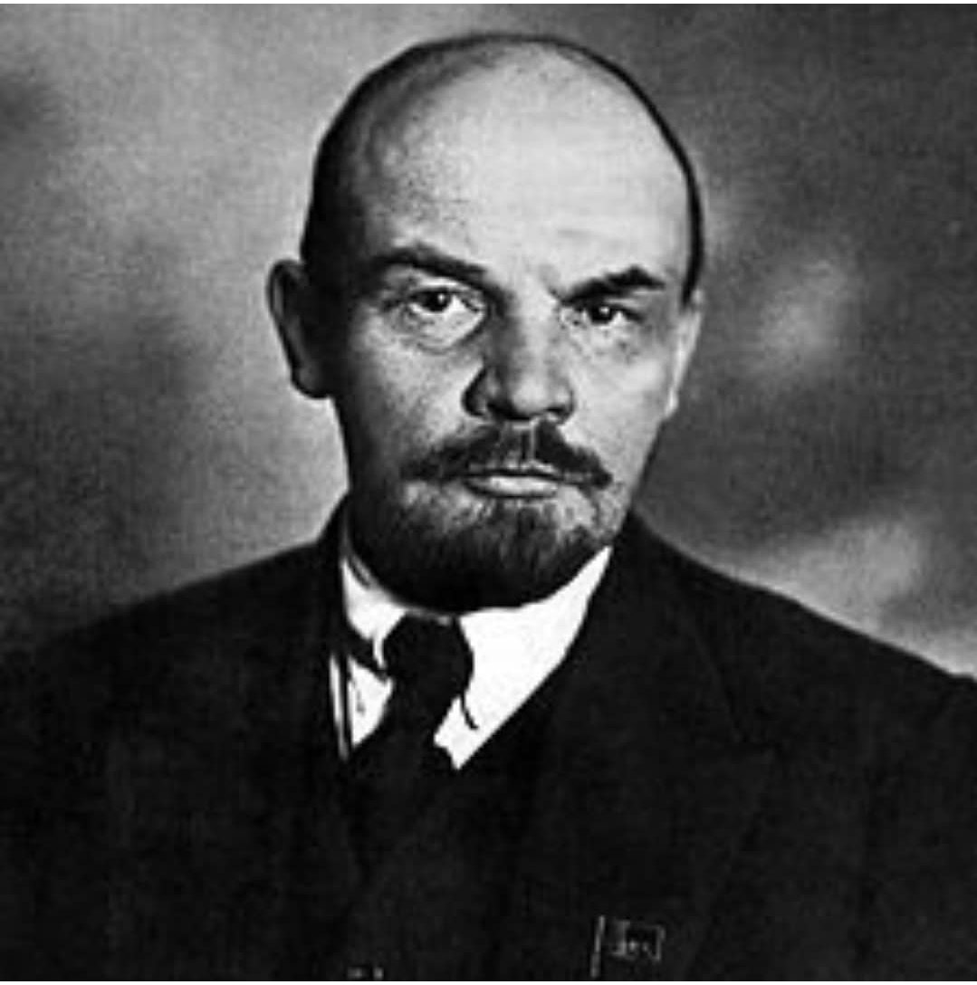 jmvillarroya's tweet photo. Hoy hace 154 años nacia Vladimir Ilich Ulianov, Lenin. Pensador y revolucionario  que hizo triunfar la revolución proletaria y construyó la URSS. 
Sus ideas y prácticas revolucionarias siguen vivas y presentes en estos t
tiempos de oscuridad https://t.co/ybkamdjHJX