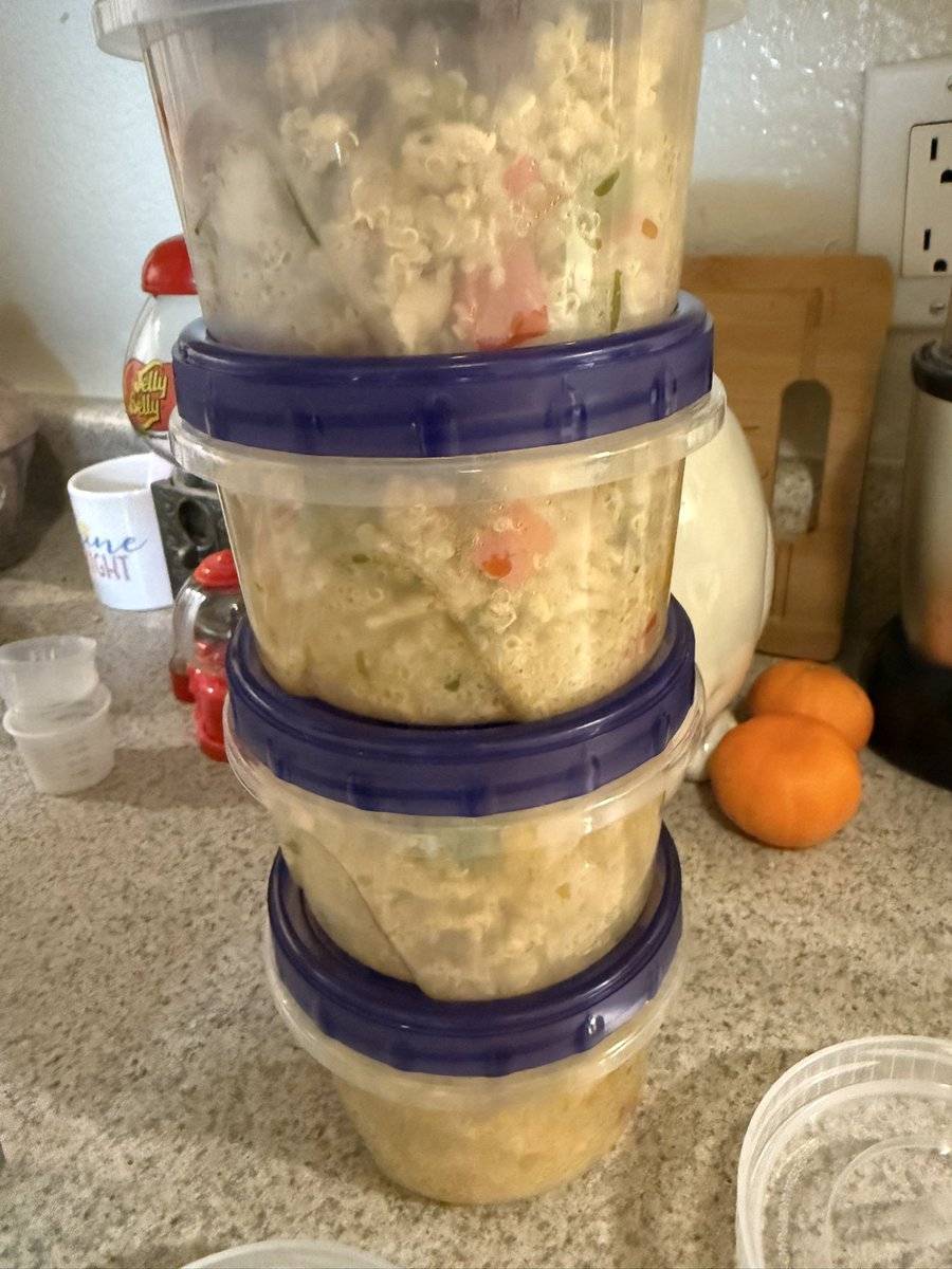 hootenannykidd's tweet photo. breakfast and lunch for the next 4 days locked in! :) and today was a stellar day in fitness goals! https://t.co/6zNvmMaOwe