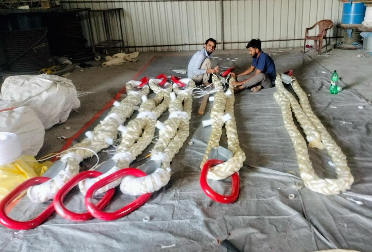 servetechliftng's tweet photo. From design to delivery, our team ensures 
every rope meets the highest standards of 
quality and reliability. ⛓️

Built to withstand demanding towing stretcher 
112mm 8 strand nylon rope with heavy 
duty thimble eyes with reinforcement 
c/w 60mm masterlink🏗️ https://t.co/eQqxj3NzTB