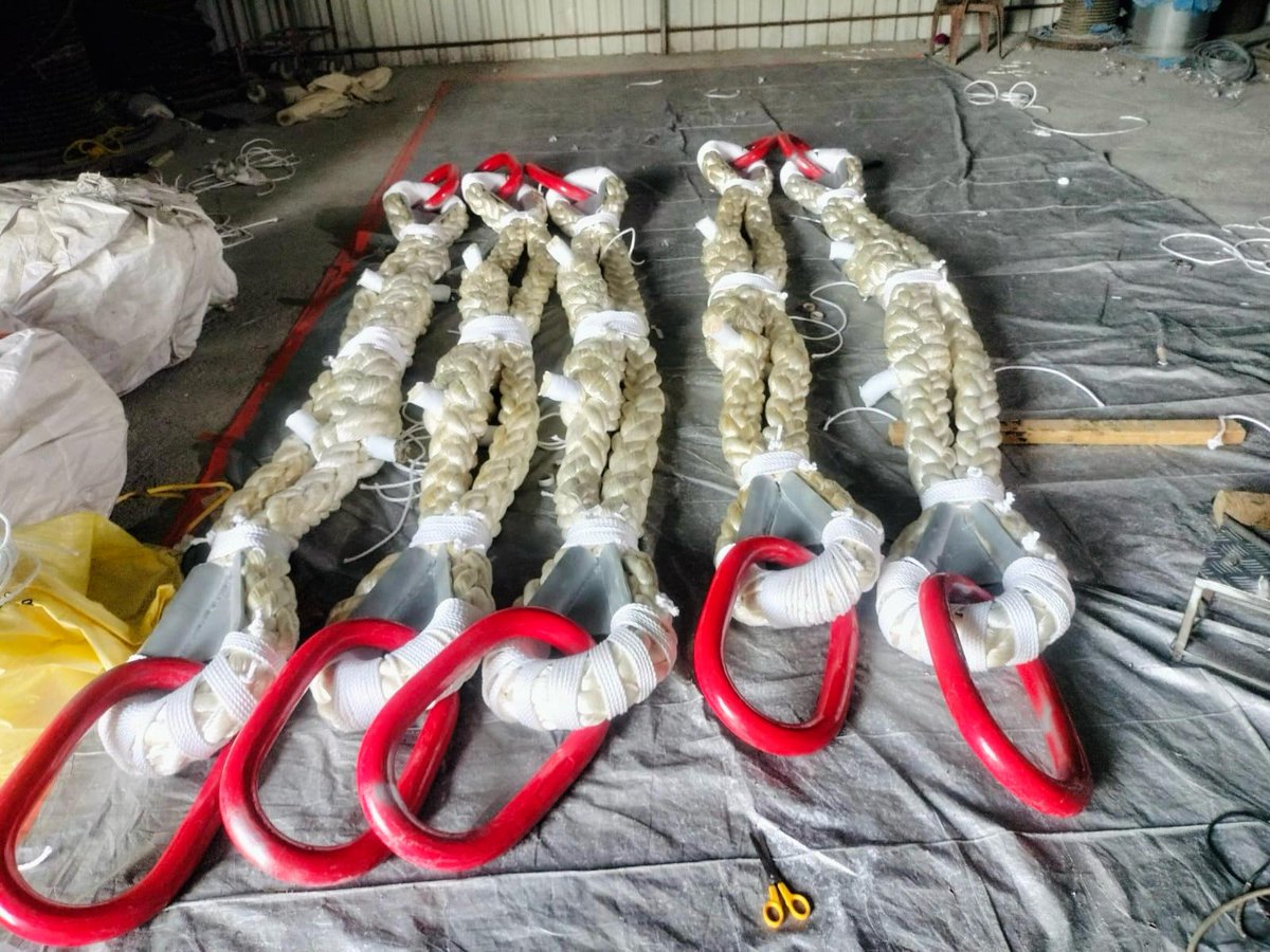 servetechliftng's tweet photo. From design to delivery, our team ensures 
every rope meets the highest standards of 
quality and reliability. ⛓️

Built to withstand demanding towing stretcher 
112mm 8 strand nylon rope with heavy 
duty thimble eyes with reinforcement 
c/w 60mm masterlink🏗️ https://t.co/eQqxj3NzTB