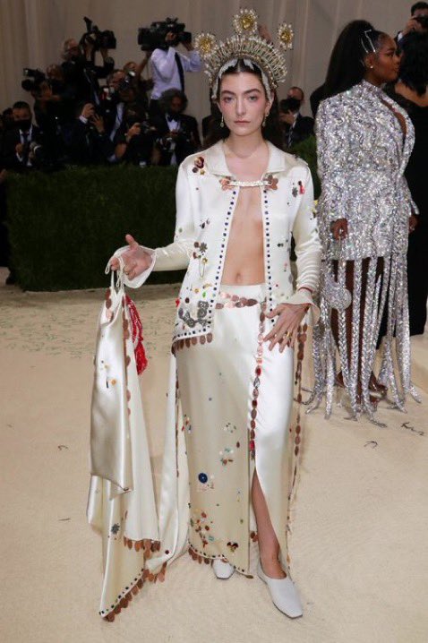 juicybeaver_'s tweet image. idk how a conclave works but pick her