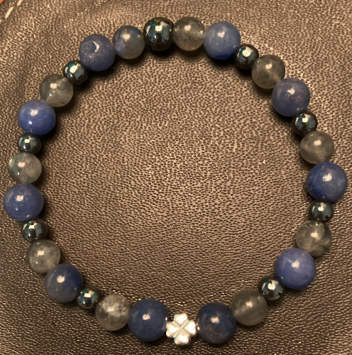 livewellian's tweet photo. Friends, Mom is still custom making jewelry and dream catchers. She can make small bracelets, big bracelets and any size between. #beagle #fundraising https://t.co/10YrFRBjyc