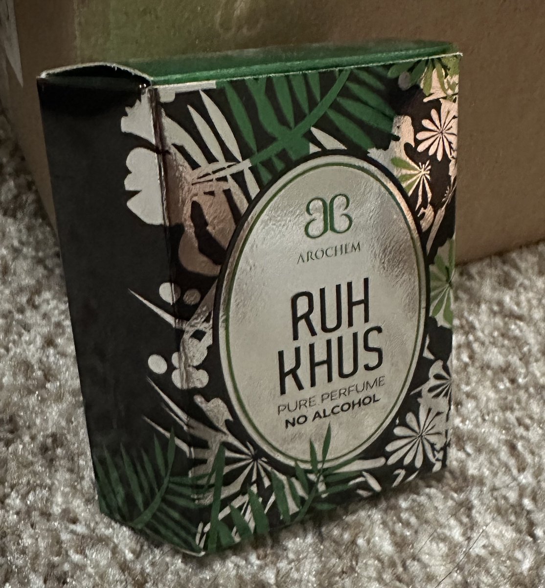 anirtek's tweet photo. @lunarastro108 Exactly 2 weeks ago you told me this ❤️ and here is my perfume (that I rarely used) - #Vetiver #Khas 

https://t.co/If6Pwv5CDZ https://t.co/UmSi2vMHh4