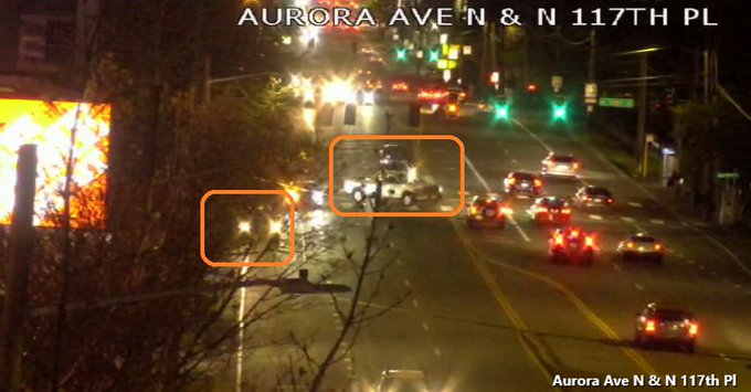 Va chạm trên Aurora ave n tại N 115th St, chặn