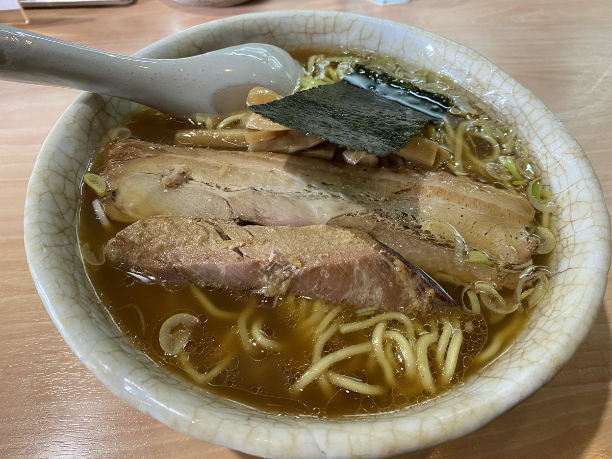 今日は橙屋で中華そば大盛🍜

魚系の出汁が効いて美味い😋

#ラーメン　#橙屋　#中華そば