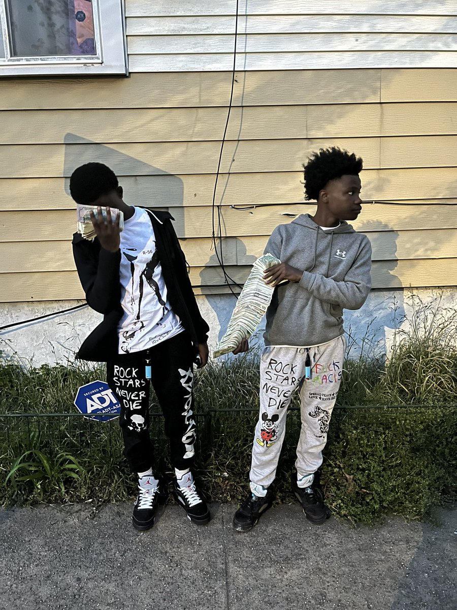 Lbgmenace's tweet photo. We Eat TOGETHER 🗣️This shit 4L🤞🏾 https://t.co/nWElhkAycP