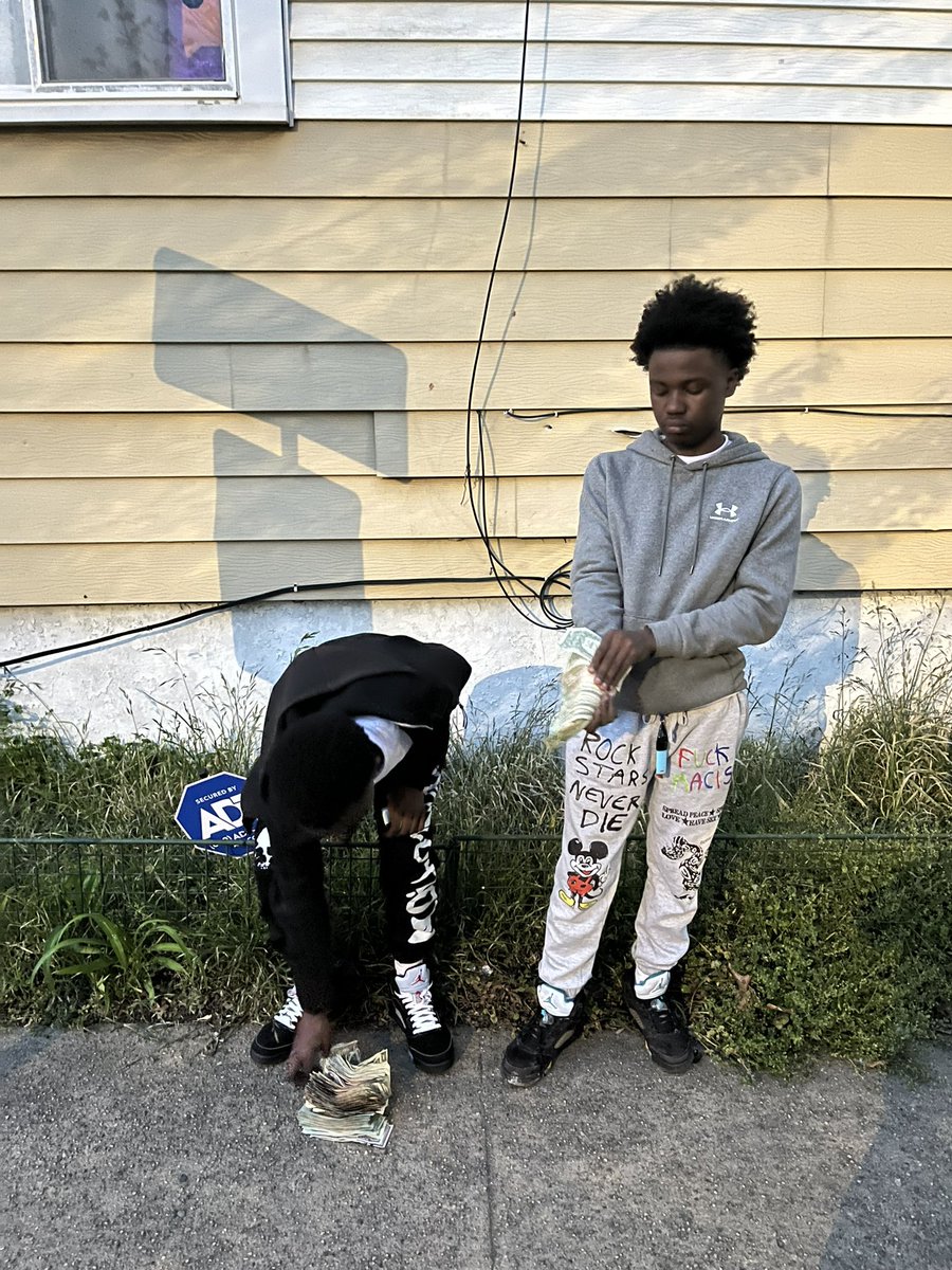 Lbgmenace's tweet photo. We Eat TOGETHER 🗣️This shit 4L🤞🏾 https://t.co/nWElhkAycP