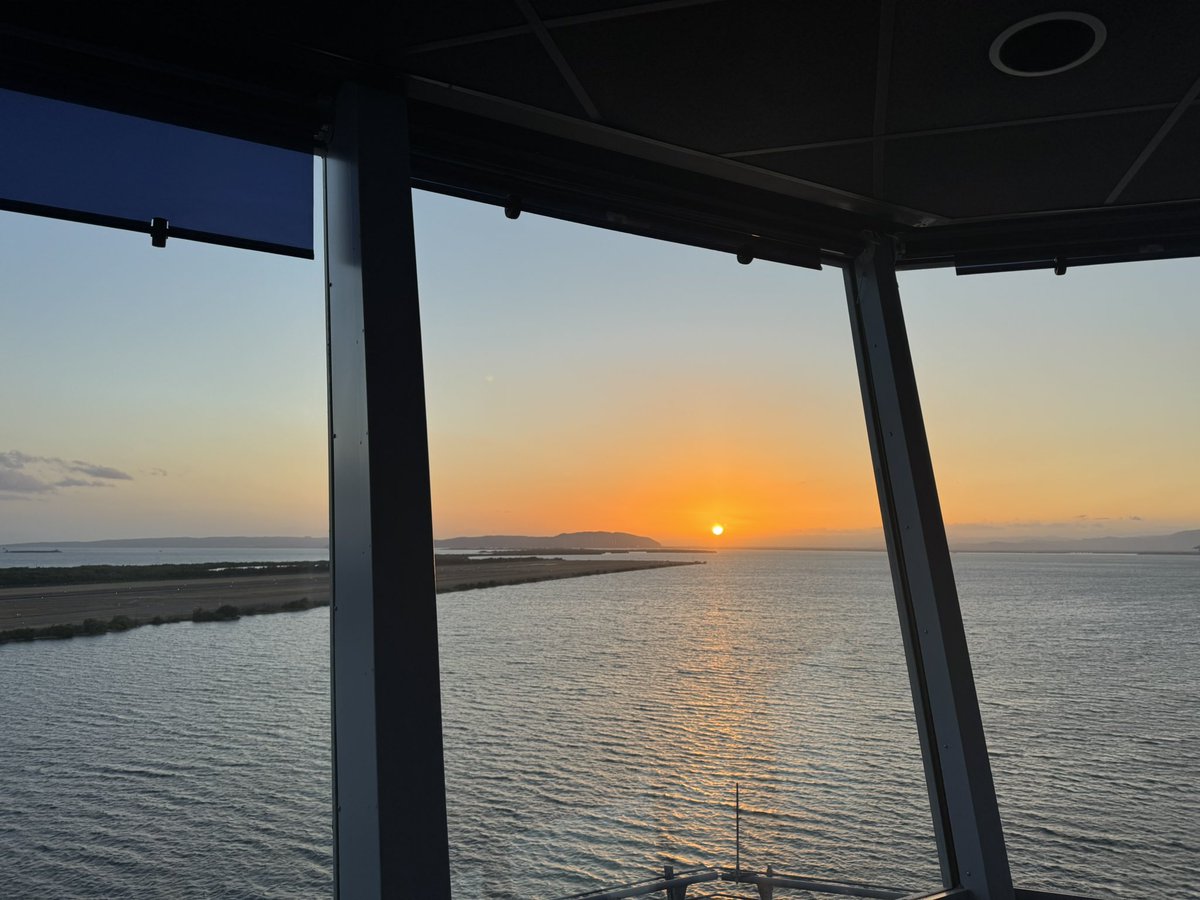 Chansey118_65's tweet image. Runway 30 ops!
B772 and SF50 (Vision Jet) landing and a beautiful Easter Monday sunset!

#NormanManleyInternationalAirport
#MKJP
#AirTrafficControl