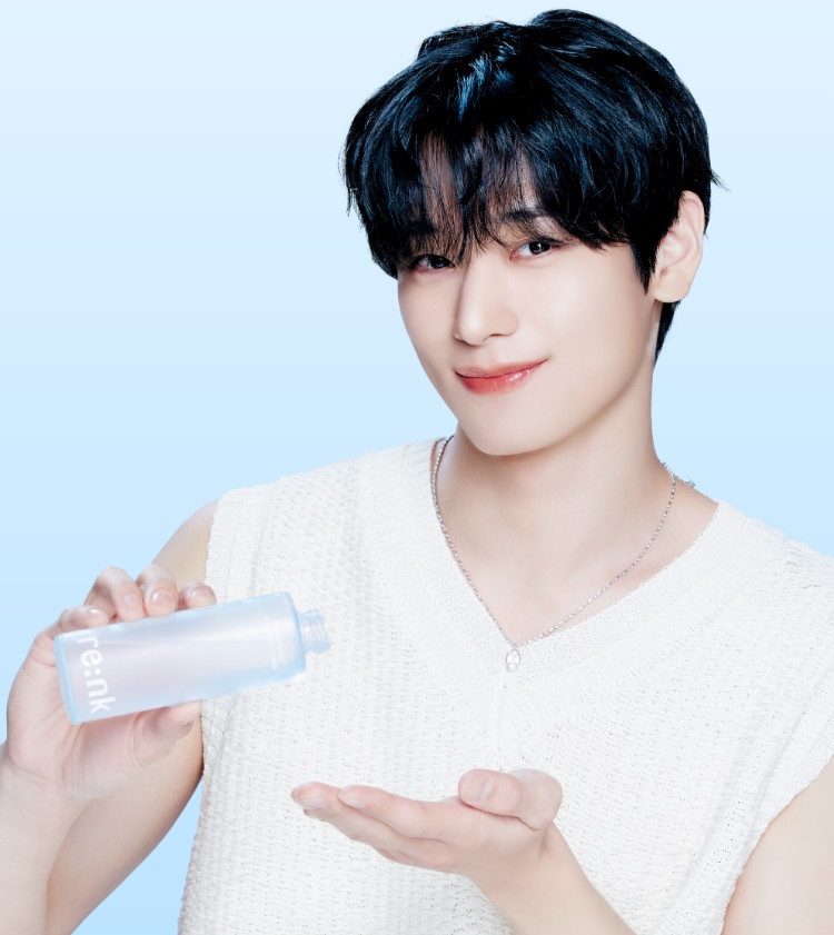 tbzjuyeohn's tweet photo. Joined by RE:NK in a photoshoot that highlights a series of skincare essentials designed to bring out a radiant glow. It’s all about enhancing what’s already there and stepping into a level of beauty that feels uniquely your own. https://t.co/Nay1ca1z90