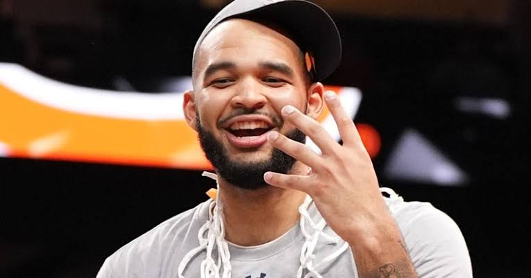MarchMadnessHQ's tweet photo. Did they get the NPOY award right or should it have been Broome? #CBB https://t.co/eHbgAy6lin