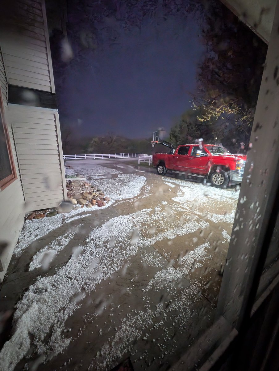 Hail north of 680 at hwy 75 <a href="/KETVstormteam/">KETV Weather</a> dime sized