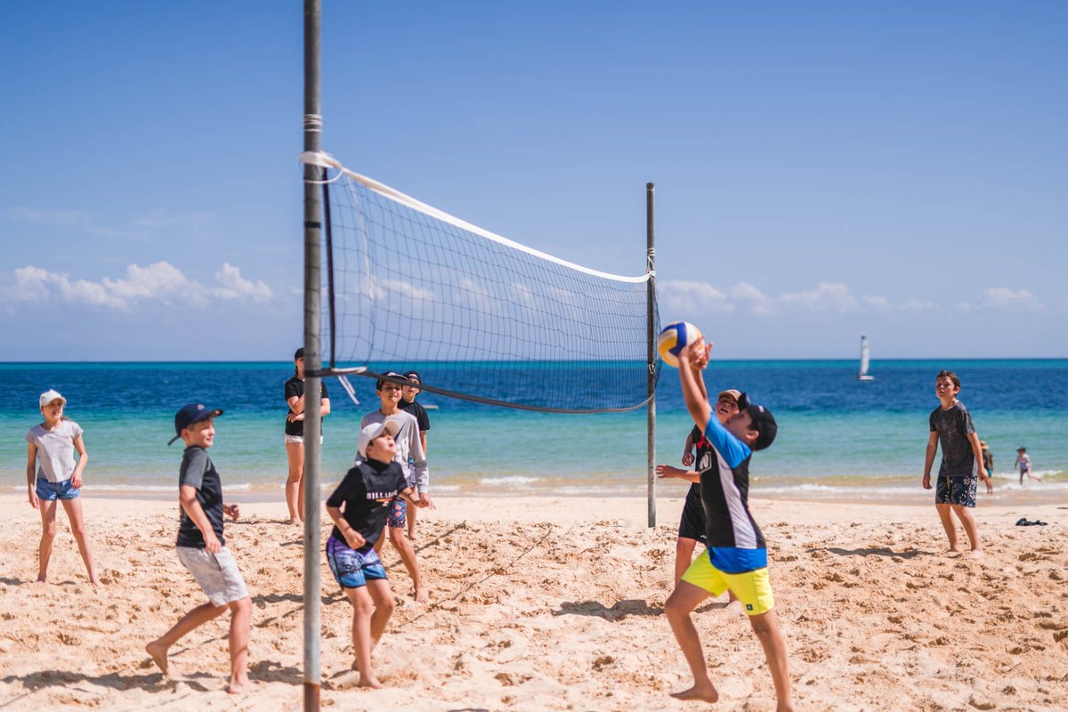 Sun, sand, and serious fun – the kids are loving every minute of island life. From beach volleyball to dolphin encounters, there’s something for every little explorer these school holidays! 🏐☀️