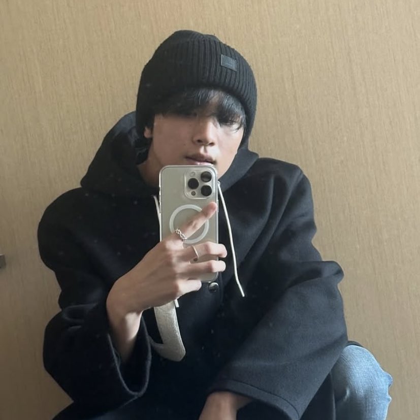 ⋆ tweet media