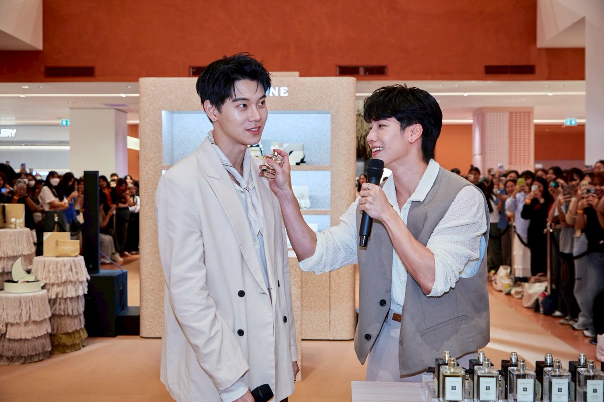 รวมภาพ หยิ่น-วอร์ ที่มาร่วมสัมผัสกับกลิ่นหอมใหม่จาก Jo Malone London Beach Blossom ที่เซ็นทรัลชิดลม 💕 ใครอยากมาสนุกกับกิจกรรมดีๆ ในครั้งต่อๆ ไป อย่าลืมกดฟอลกันไว้รออัพเดตนะคะ
⁣
YinWar with Central Chidlom
#CentralChidlom
#JoMalone
#yinyin_anw
#warwanarat
#หยิ่นวอร์ https://t.co/U3aNv9zuSj
