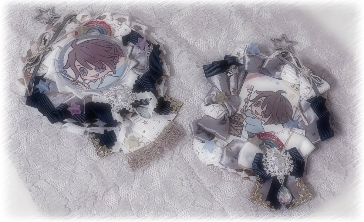 この度 sheepib🐏【<a href="/sheep_ib/">sheepib🐑1周年企画中✧*｡</a>】様にオーダーさせて頂きました。ようちえん作品のルカ君をイメージしてロゼットとトレカケースを作成して頂きました。私の想像以上に素敵な作品に仕上げて頂きとても嬉しいです❁⃘

大切に使わせて頂きます🌷
本当にありがとうございました。

持ち運ぶのが楽しみです🥺