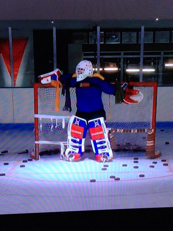 Yikes, Stu having a tough night 

#skinner #oilers #nhlplayoffs