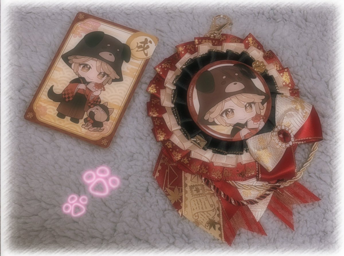 こちらも！ sheepib🐏【<a href="/sheep_ib/">sheepib🐑1周年企画中✧*｡</a>】様に一緒に依頼しました、十二支のビクター君イメージのロゼットを作成して頂きました❁⃘*.ﾟ

きらきらでずっと眺めていられる可愛さです🥰
この度は3点も依頼を受けて頂きありがとうございました！全て大切に使わせて頂きます🐶