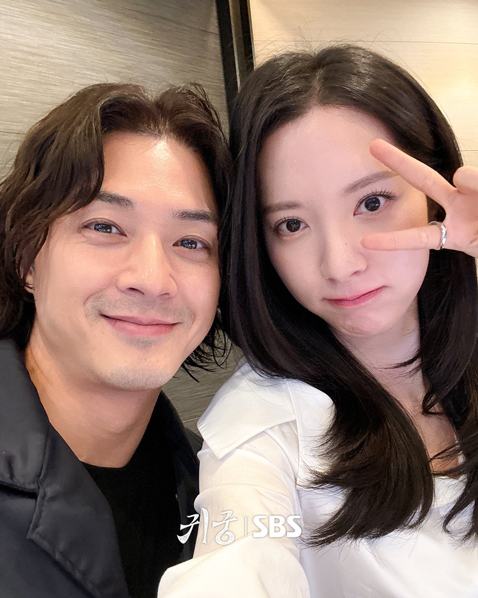 둘둘 누구와 함께 있어도
찰떡인 귀궁즈 미친 케미💞

SBS 금토드라마 <귀궁>
☞ [금,토] 밤 9시 55분

#SBS금토드라마 #귀궁 #TheHauntedPalace
#귀궁톡담회 #톡담회 #톡담회비하인드
#육성재 #김지연 #김지훈