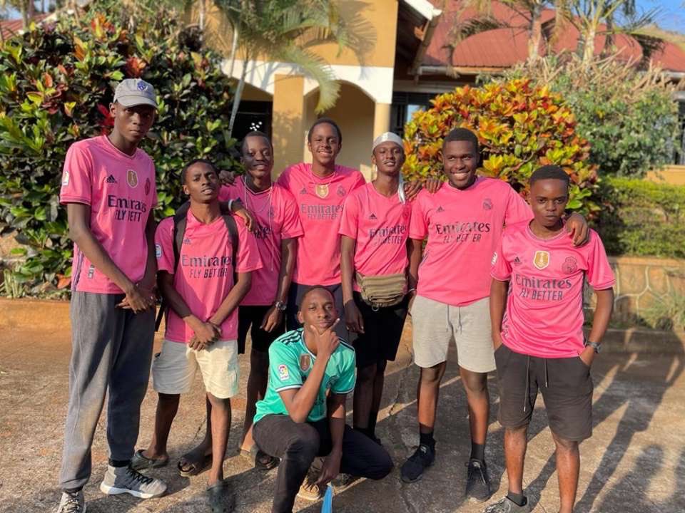 MrLordvick's tweet photo. I prayed and hoped that as I shut my eyes today, I would wake up when my brother is here. You have gone so early man. We can’t rap, dance, laugh, eat and plan our life ahead with you.
I am glad I got to tell you I love you bro.
Rest in power king❤️🕊️ #stillcalling12 #LLMM https://t.co/Q8YZrirybB