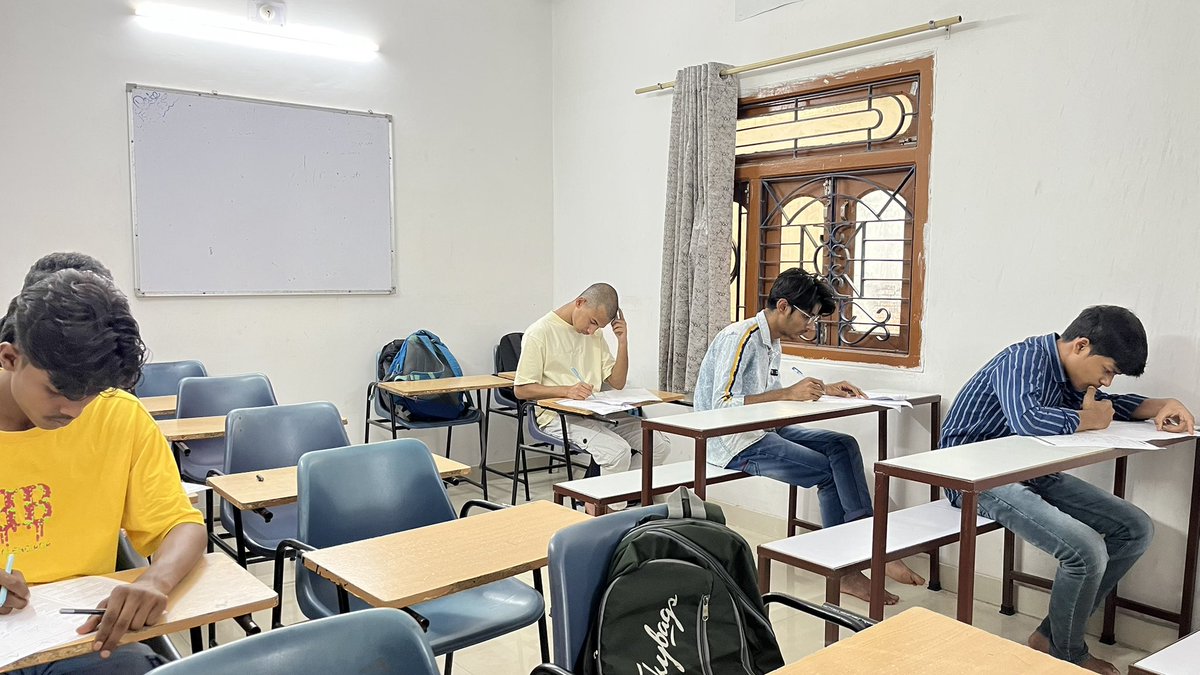 AkbarClasses's tweet image. ✅ 4th Minor Test (Final) for AMU 11 Entrance done at AKBAR CLASSES!
📚 Next up: Major Test Series begins!
✨ Wishing our champs the best as they chase their AMU dreams!
#AMU2025 #AKBARCLASSES #MajorTestSeries #ThinkLogically #Kishanganj #StudentLife
