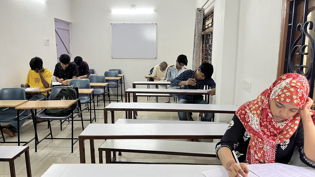 AkbarClasses's tweet image. ✅ 4th Minor Test (Final) for AMU 11 Entrance done at AKBAR CLASSES!
📚 Next up: Major Test Series begins!
✨ Wishing our champs the best as they chase their AMU dreams!
#AMU2025 #AKBARCLASSES #MajorTestSeries #ThinkLogically #Kishanganj #StudentLife