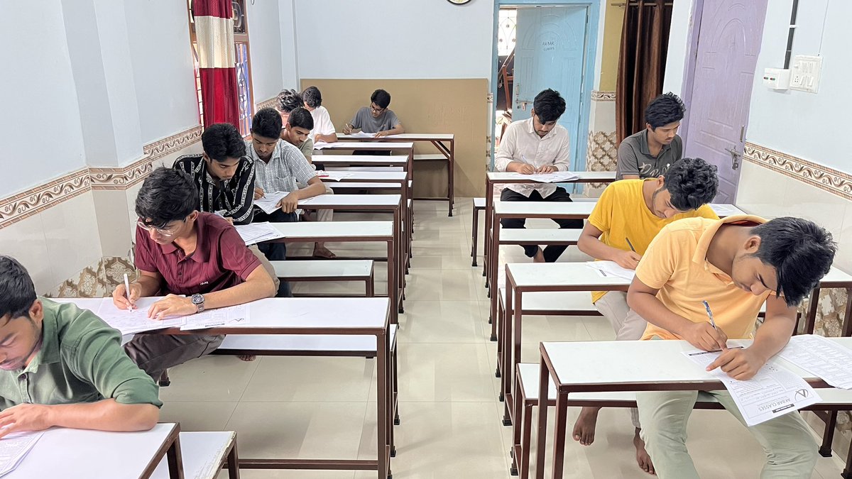 AkbarClasses's tweet image. ✅ 4th Minor Test (Final) for AMU 11 Entrance done at AKBAR CLASSES!
📚 Next up: Major Test Series begins!
✨ Wishing our champs the best as they chase their AMU dreams!
#AMU2025 #AKBARCLASSES #MajorTestSeries #ThinkLogically #Kishanganj #StudentLife