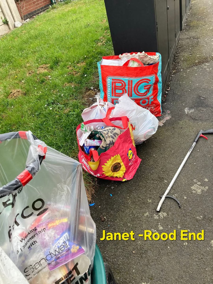 Litterwatch1's tweet photo. Though photos are scarce, it's heartening to know Janet is actively cleaning her adopted streets in Rood End. She even bagged flytipped waste to keep it off the streets. Thank you, volunteers, for making our community cleaner. #Sandwell #Oldbury  #CommunityChampions #RoodEnd https://t.co/tiANIgOK9l