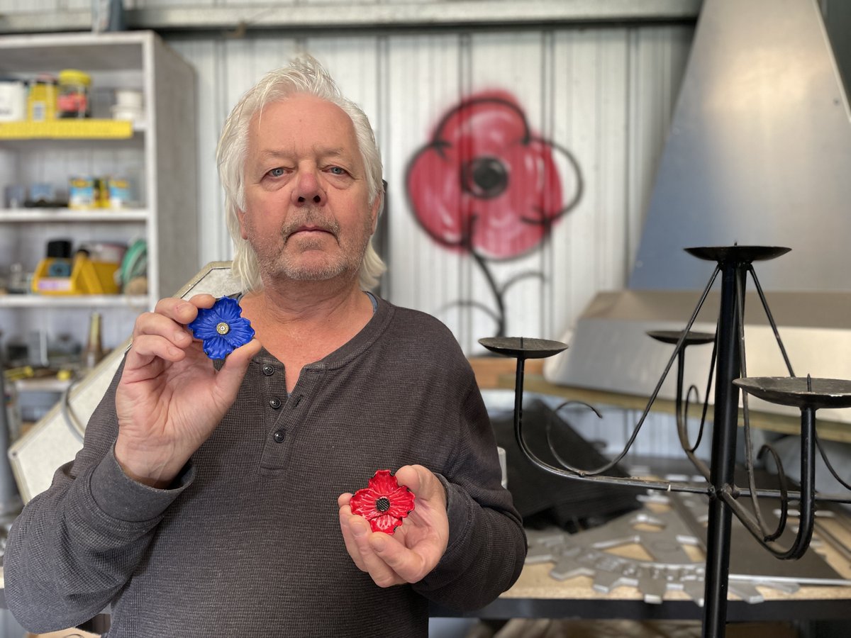 I met Ron Davis while I was living in Beaufort. He collects .303 lead bullets which he then turns into poppies and presents them to returned service men and women. He also sells them with proceeds going towards police and army mental health.
Story: bit.ly/3RrEjJq