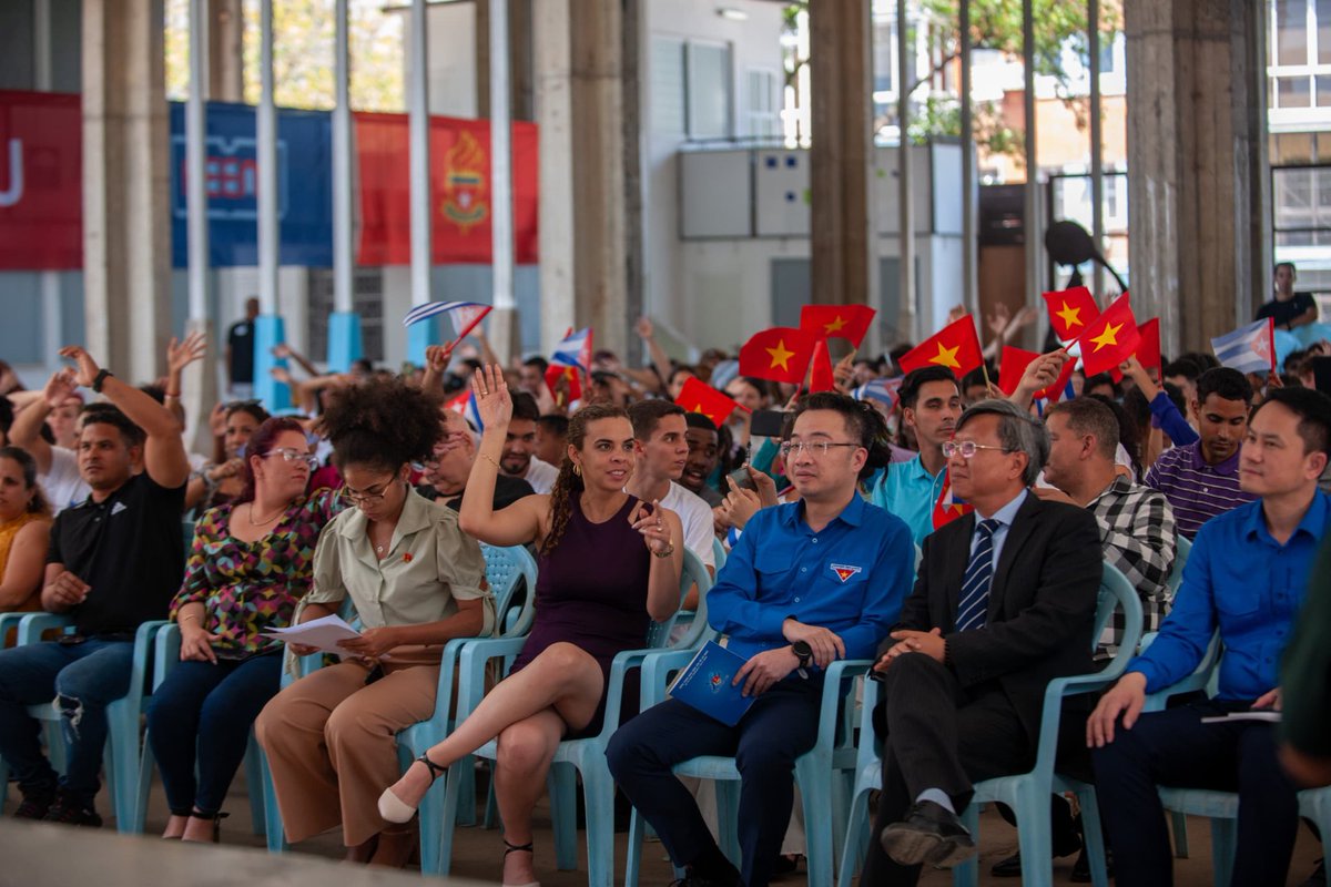 MeyvisEstevezE's tweet photo. El Festival de la amistad Cuba 🇨🇺 - Vietnam🇻🇳, celebrado en el Pabellón Cuba junto a la delegación juvenil de ese país que nos vista, ha sido una confirmación de que los lazos inquebrantables forjados en la lucha y la solidaridad, se mantendrá por siempre. https://t.co/6Pnws3HmIO