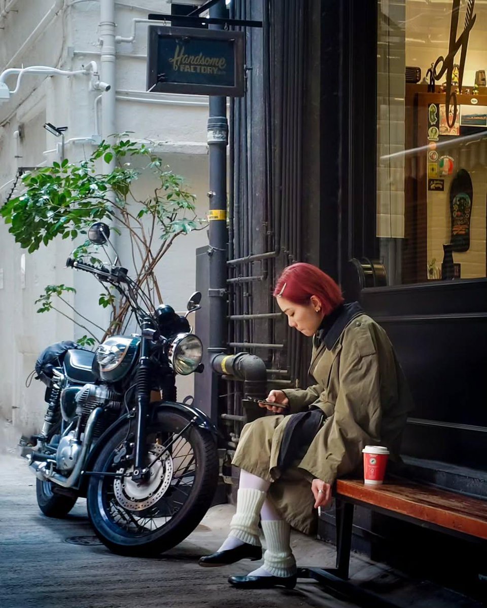 loban's tweet image. breaktime...☕✨#hkiger #xperiaphotography #手機攝影 #mobilephotography #breaktime☕️ #discoveryhongkong #citylife  #xperia #hongkonginsta #hongkonglifestyle #cityshot #streetwalk  #hongkonger #under_the_sign_hongkong