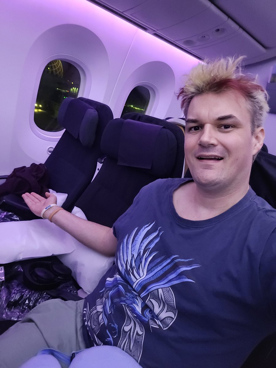 San Francisco back to Australia, Flight NZ7...
Have the whole row to myself!!