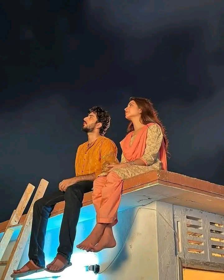 rashidhunn's tweet photo. उसे मालूम था ये शाम-ए-जुदाई हैं सो हम! 
आखिरी बार ___बहोत देर तक इकठ्ठे बैठे!! https://t.co/Eq21OOO1nJ