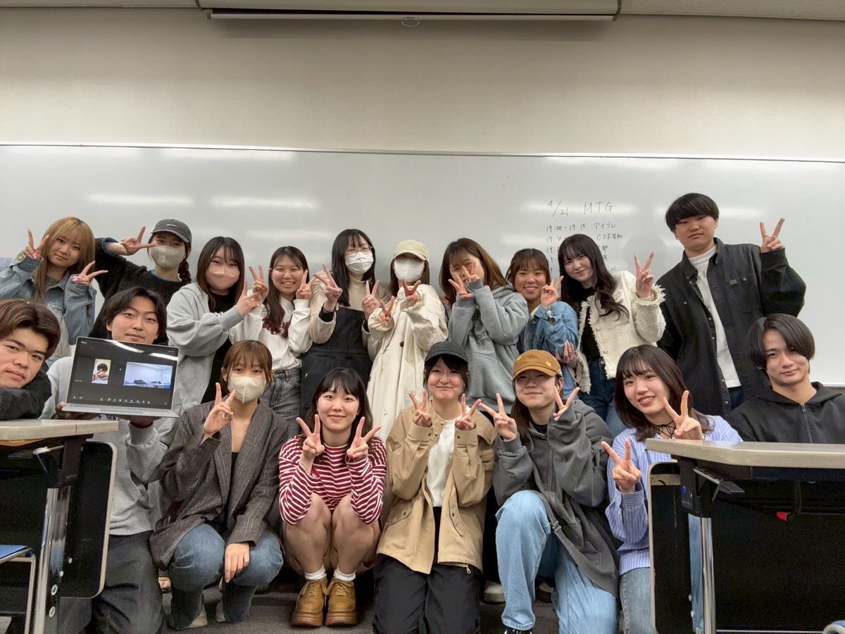 ngo_graphis's tweet image. 【4/21 mtg】

今回のミーツでは2ndイベントのコンセプトやコンテンツなど具体的な話を進めました🗣️
そして!!!!
今回見学に来てくれた新一年生3人が、22期として新たな仲間になってくれました！！
22期も入りGRAPHISもどんどん進化していきます。
是非1度ミーツ見学・Zoom説明会へご参加ください!!