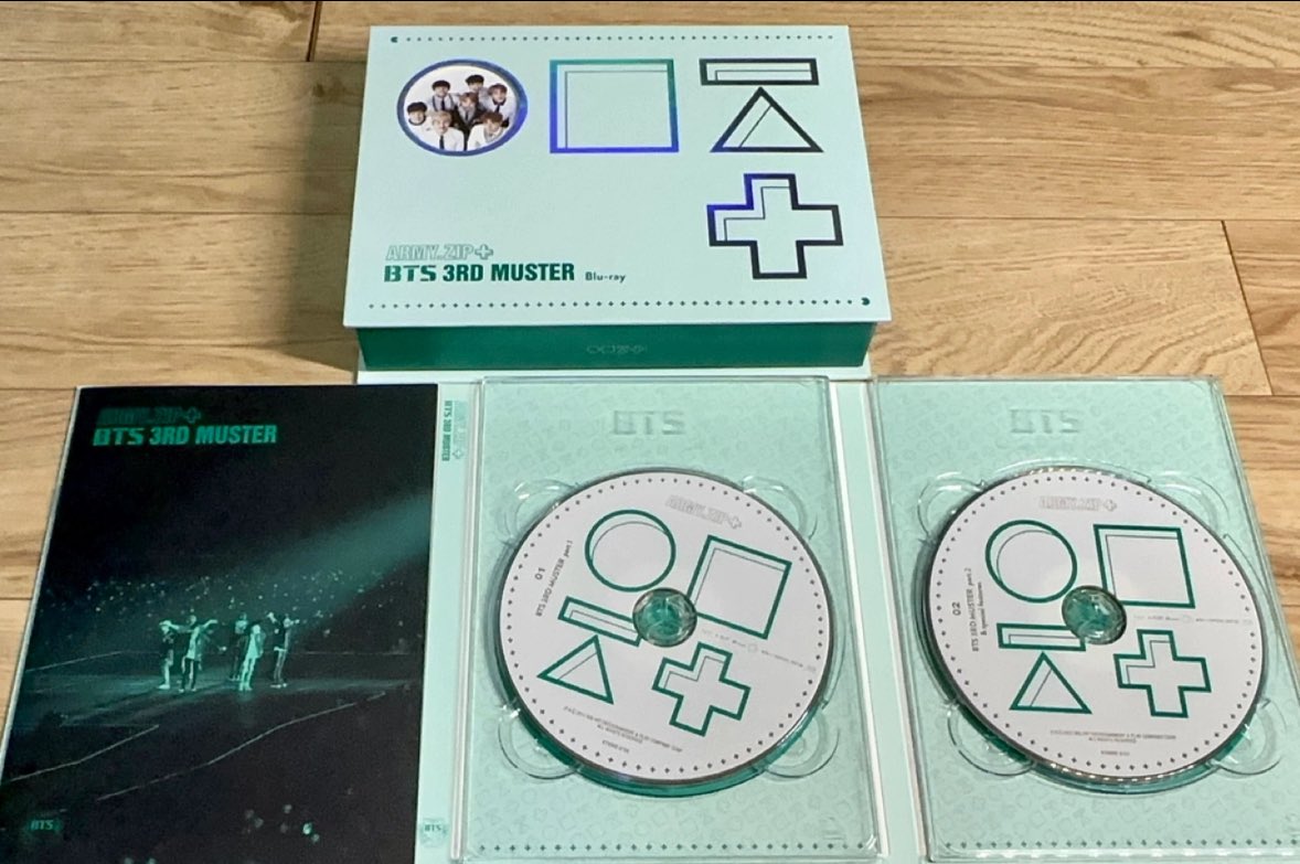 nurichoiw's tweet photo. 방탄소년단 ARMY.ZIP+ BTS 3RD MUSTER DVD

구매하고 한 번도 안 봄
급처라 싸게 팜

• DVD + photocard (J-jope) : 2.0
• Blu-ray : 3.0

반택 +0.22

DM

3기 머스터 BTS rm jin suga jhope jimin v jungkook photocard poca pc 윙파콘 남준 석진 윤기 호석 지민 태형 정국 fan meeting 팬미팅 https://t.co/5deqjlCuwk