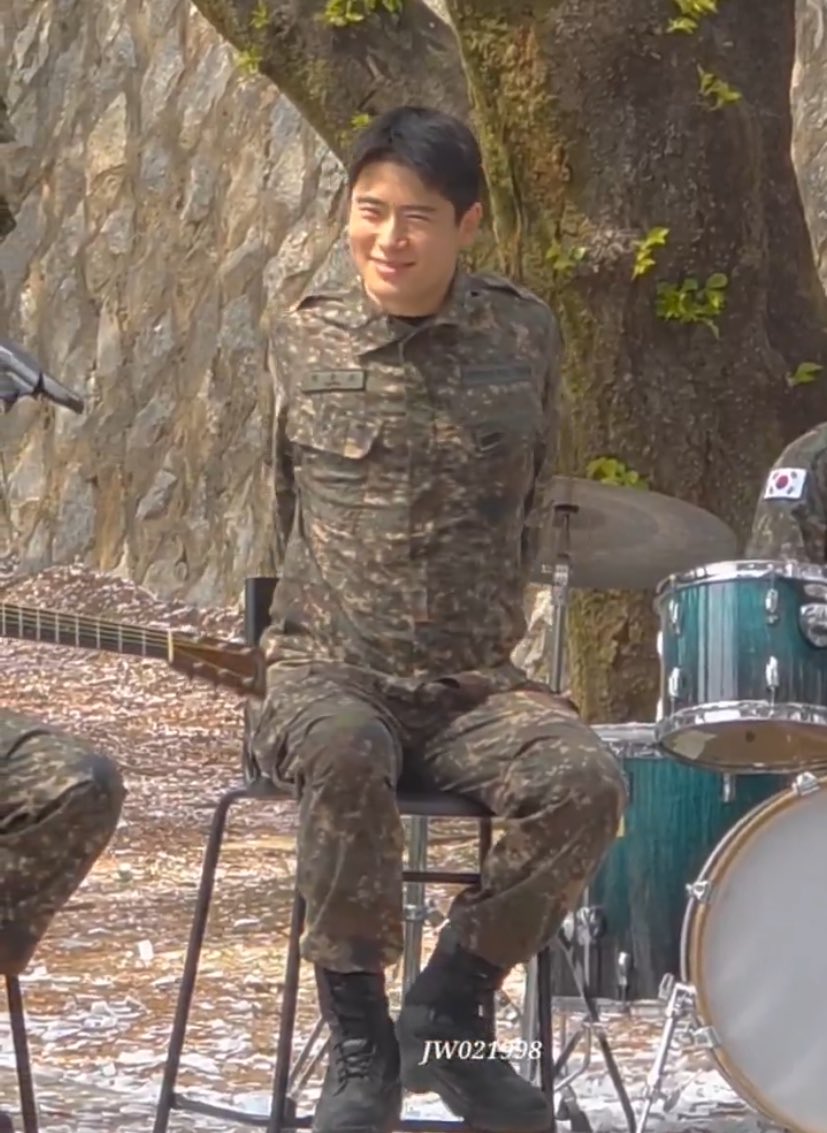 jaeplease_'s tweet photo. อย่าเรียกว่าชับบี้ เขาเรียกว่าคิ้วตี้ พุงเต่งนี่ล่ะซิกเนเจ้อ https://t.co/2d3E2e7Hsj